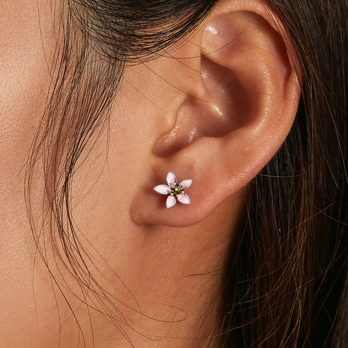 Boucles d'Oreilles Sakura <titolo_esteso><span>en argent 925 plaqué or blanc émaillé à la main</span></titolo_esteso> - Image 2