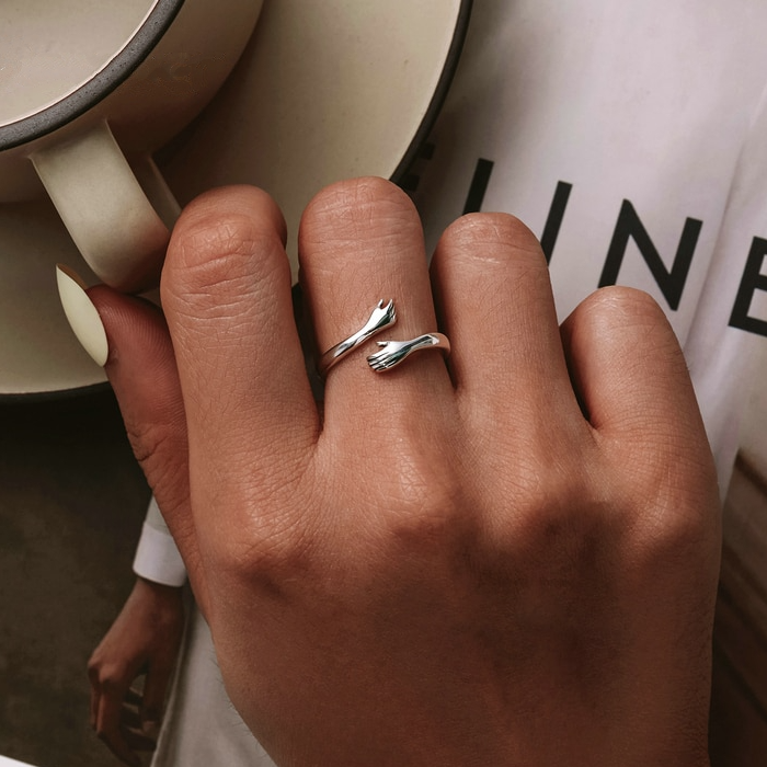 Bague Câlin d'Amour <titolo_esteso><span>en argent 925 plaqué or rose ajustable avec étreinte et détail des mains</span></titolo_esteso> - Image 2