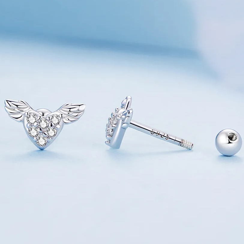 Boucles d'Oreilles Coeurs Ailés <titolo_esteso><span>en argent 925 plaqué or blanc avec zircons blancs</span></titolo_esteso> - Image 4