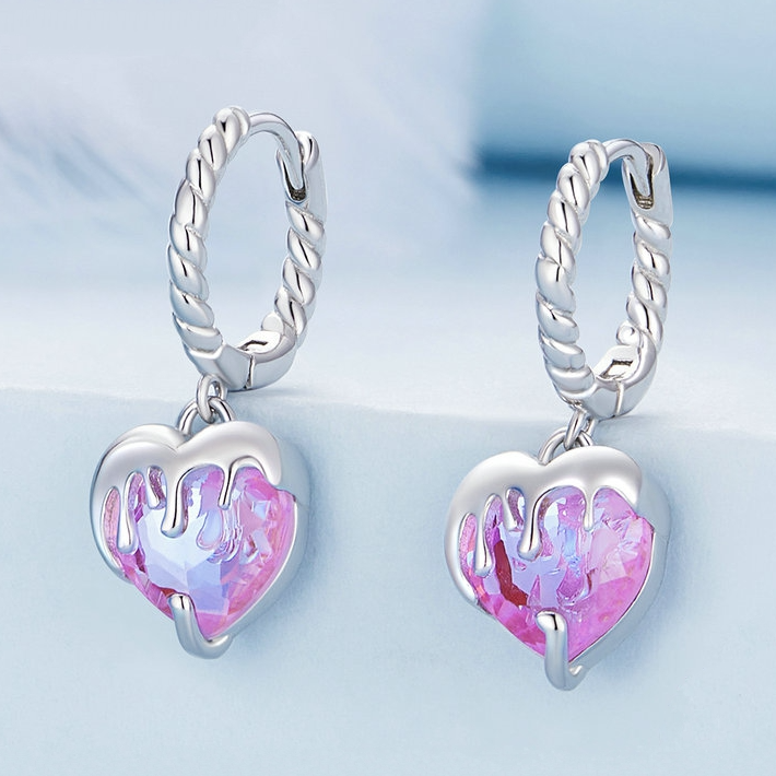 Boucles d'Oreilles Créoles Pendentif Coeurs <titolo_esteso><span>en argent 925 plaqué or blanc avec zircons roses</span></titolo_esteso> - Image 3