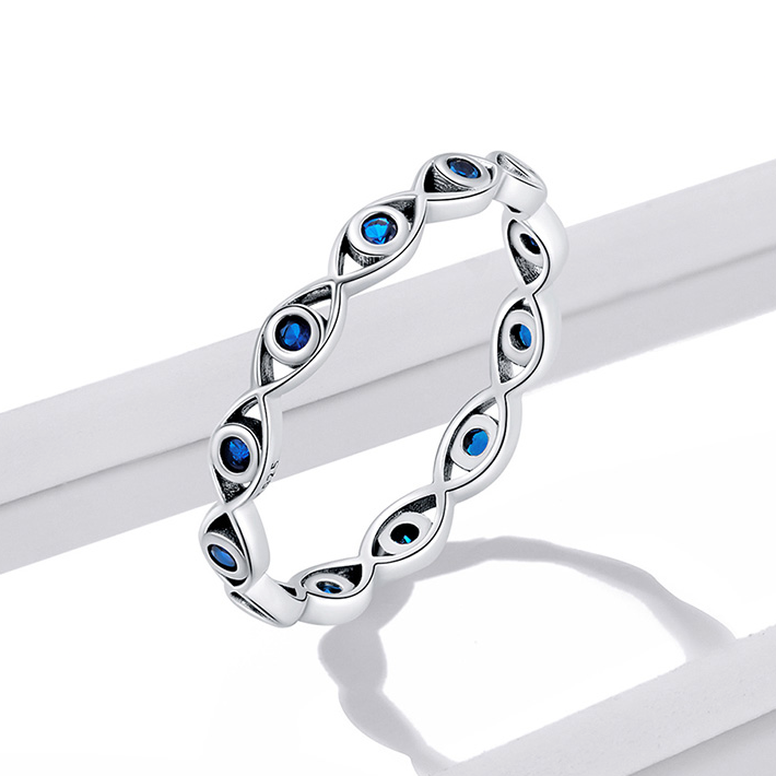 Bague Yeux Protecteurs <titolo_esteso><span>en argent 925 plaqué or blanc avec zircons bleus</span></titolo_esteso> - Image 3