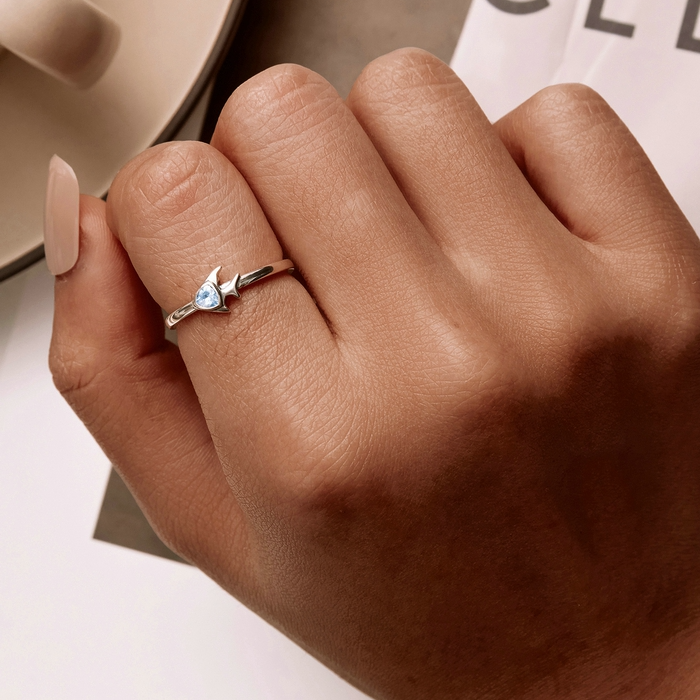 Bague Petit Poisson <titolo_esteso><span>en argent 925 plaqué or blanc ajustable avec zircon bleu</span></titolo_esteso> - Image 2