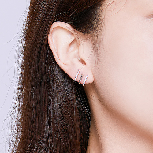 Boucles d'Oreilles Créoles Triples <titolo_esteso><span>en argent 925 plaqué or blanc avec zircons blancs</span></titolo_esteso> - Image 2