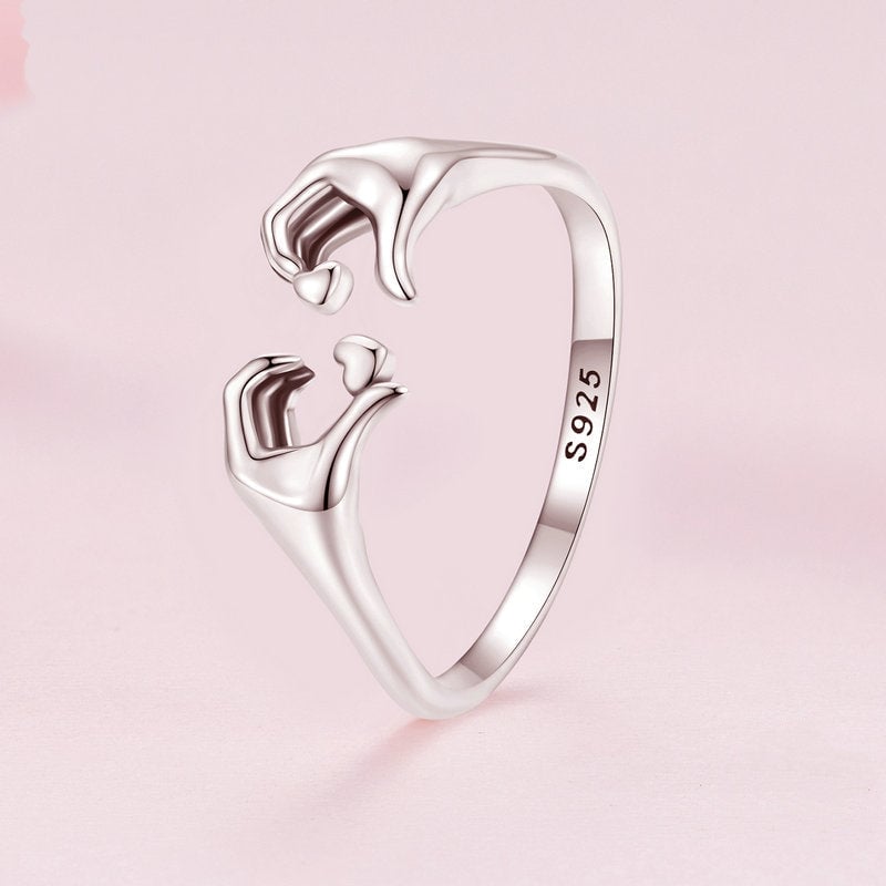 Bague Câlin avec Cœurs <titolo_esteso><span>en argent 925 plaqué or blanc ajustable avec détail des mains</span></titolo_esteso> - Image 3