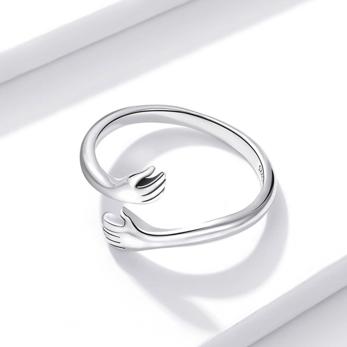 Bague Câlin d'Amour <titolo_esteso><span>en argent 925 plaqué or blanc ajustable avec étreinte et détail des mains</span></titolo_esteso> - Image 4