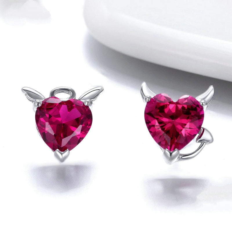 Boucles d'Oreilles Coeurs <titolo_esteso><span>en argent 925 plaqué or blanc avec zircons rouges</span></titolo_esteso> - Image 3