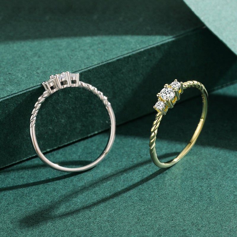 Bague Trilogie <titolo_esteso><span>en argent 925 plaqué or jaune avec zircons blancs</span></titolo_esteso> - Image 4