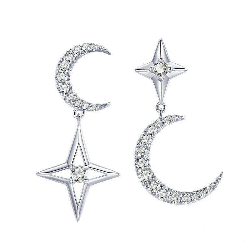 Boucles d'Oreilles Étoiles et Lunes <titolo_esteso><span>en argent 925 plaqué or blanc avec zircons blancs</span></titolo_esteso>