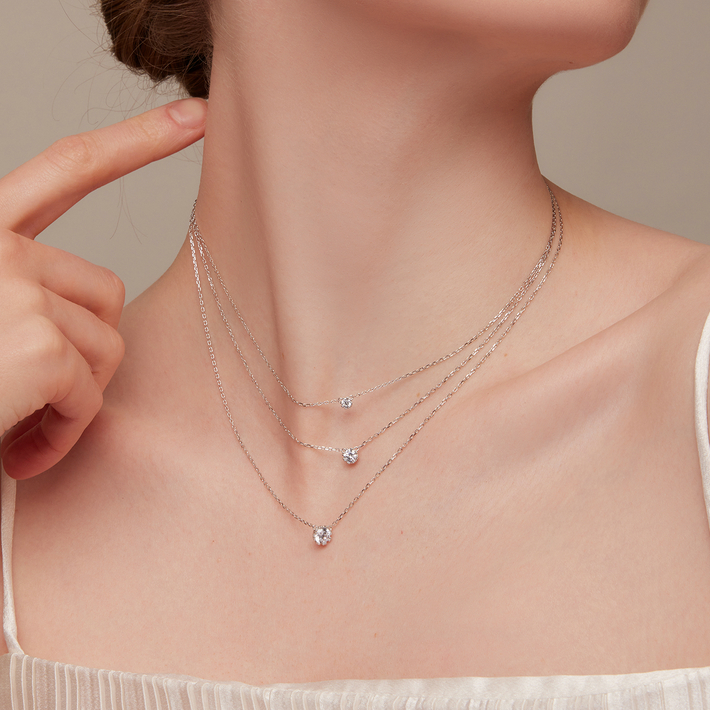 Collier Point Lumineux <titolo_esteso><span>en argent 925 plaqué or blanc avec zircon blanc</span></titolo_esteso> - Image 2