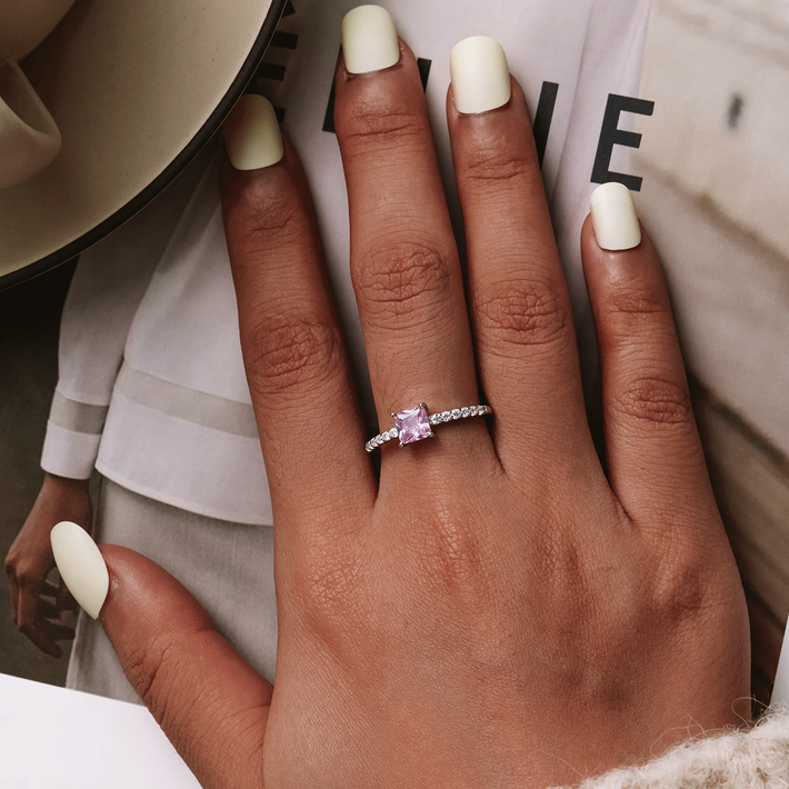 Bague Pierre Rose <titolo_esteso><span>en argent 925 plaqué or blanc avec zircons blancs et rose</span></titolo_esteso> - Image 3