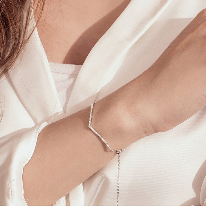 Bracelet en V <titolo_esteso><span>en argent 925 plaqué or blanc ajustable avec zircons blancs</span></titolo_esteso> - Image 2
