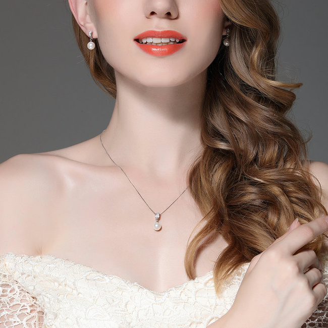 Collier Pendentif Perle <titolo_esteso><span>en argent 925 plaqué or blanc ajustable avec zircons blancs</span></titolo_esteso> - Image 2