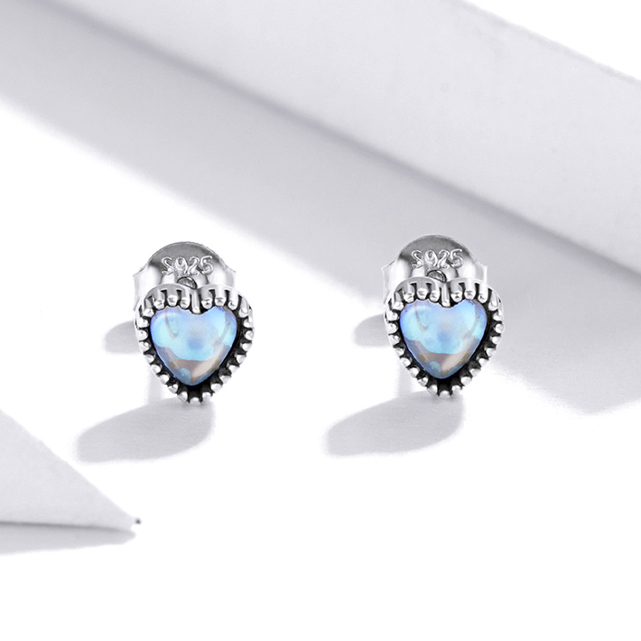 Boucles d'Oreilles Coeurs <titolo_esteso><span>en argent 925 plaqué or blanc avec pierre de lune</span></titolo_esteso> - Image 3