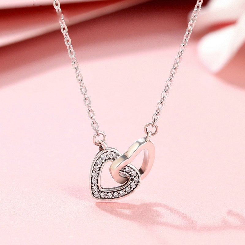 Collier Deux Coeurs <titolo_esteso><span>en argent 925 plaqué or blanc ajustable avec zircons blancs</span></titolo_esteso> - Image 3