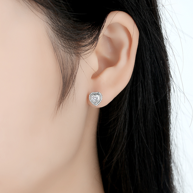 Boucles d'Oreilles Coeurs <titolo_esteso><span>en argent 925 plaqué or blanc avec zircons blancs</span></titolo_esteso> - Image 2