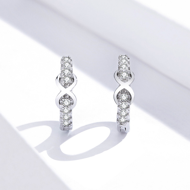 Boucles d’Oreilles Créoles Infini <titolo_esteso><span>en argent 925 plaqué or blanc avec zircons blancs</span></titolo_esteso> - Image 3
