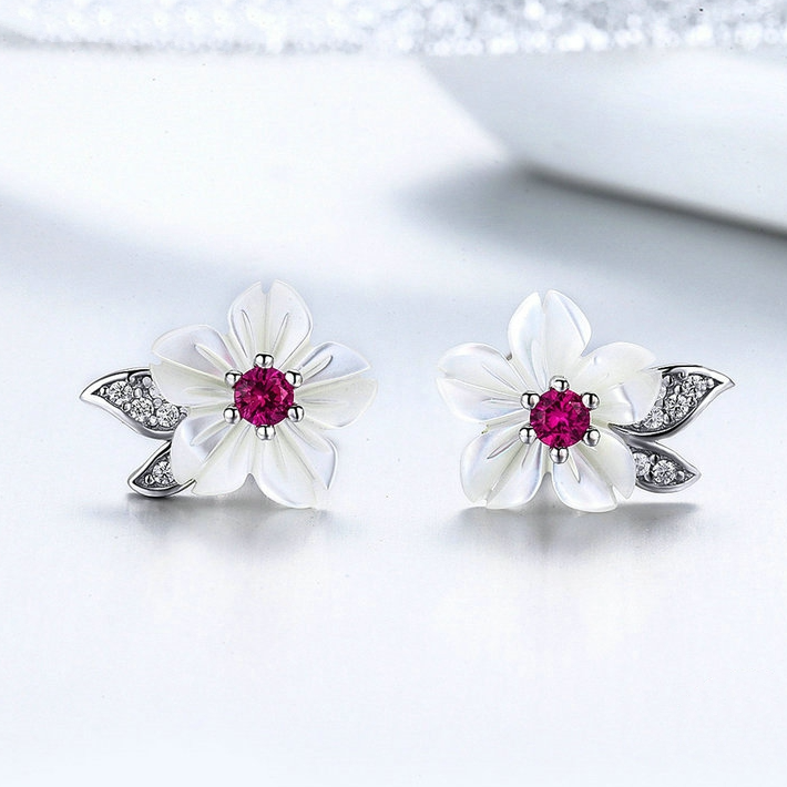 Boucles d’Oreilles Fleurs Blanches <myopt><span>Puces en Argent Sterling 925 plaqué or blanc avec zircons blancs et rouges</span></myopt> - Image 3