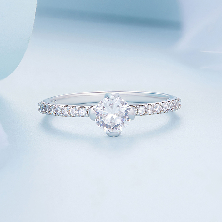 Bague Solitaire <titolo_esteso><span>en argent 925 plaqué or blanc avec zircons blancs</span></titolo_esteso> - Image 4