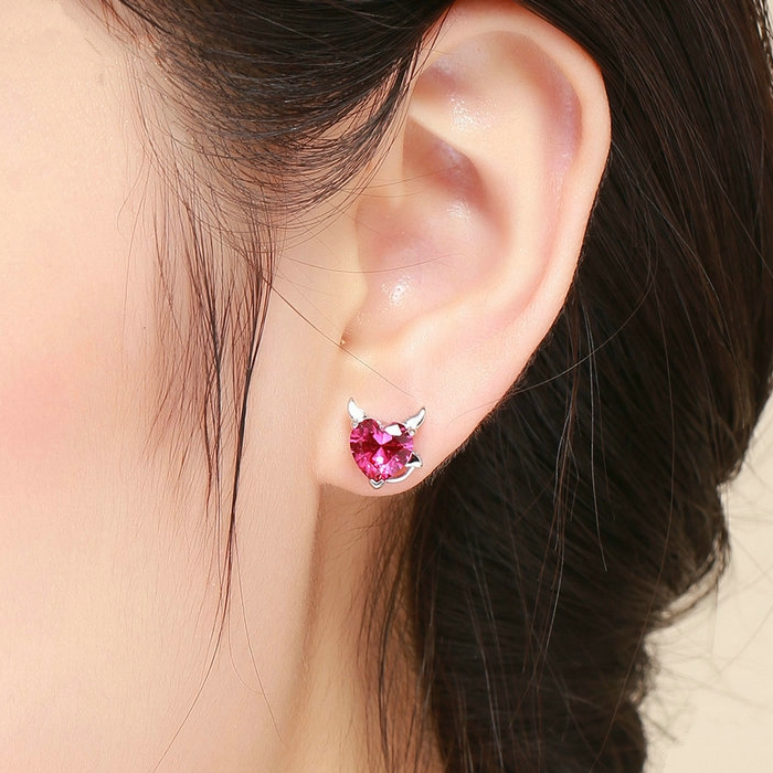 Boucles d'Oreilles Coeurs <titolo_esteso><span>en argent 925 plaqué or blanc avec zircons rouges</span></titolo_esteso> - Image 2