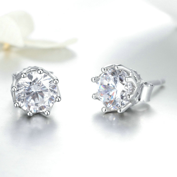 Boucles D'oreilles Point Lumineux <titolo_esteso><span>en argent 925 plaqué or blanc avec zircons blancs</span></titolo_esteso> - Image 3