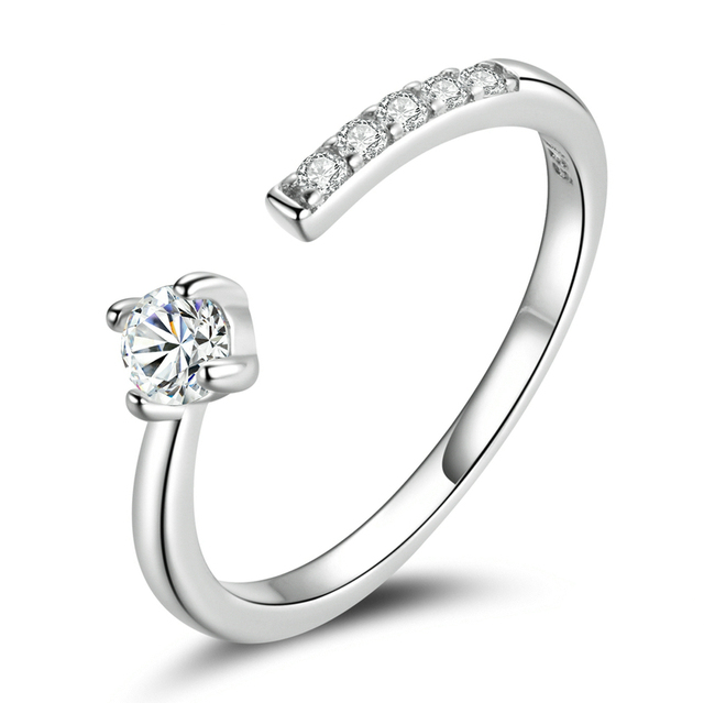 Bague Solitaire <titolo_esteso><span>en argent 925 plaqué or blanc ajustable avec zircons blancs</span></titolo_esteso>