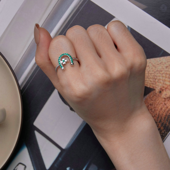 Bague Porte-Bonheur <titolo_esteso><span>en argent 925 plaqué or blanc ajustable avec zircons verts</span></titolo_esteso> - Image 5