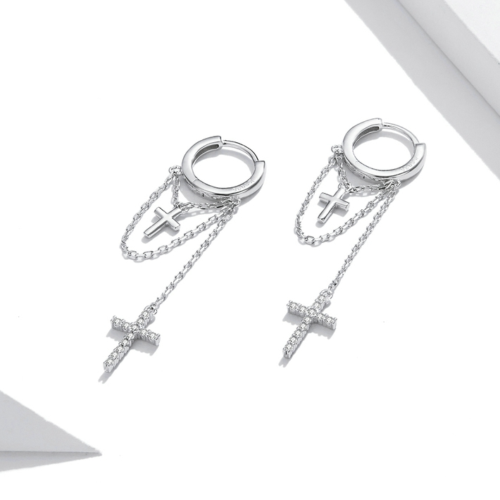 Boucles d'Oreilles Créoles Pendentif Croix <titolo_esteso><span>en argent 925 plaqué or blanc avec zircons blancs</span></titolo_esteso> - Image 3