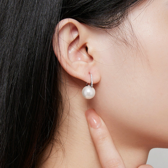 Boucles d'Oreilles Perles <titolo_esteso><span>en argent 925 plaqué or blanc avec zircons blancs</span></titolo_esteso> - Image 2