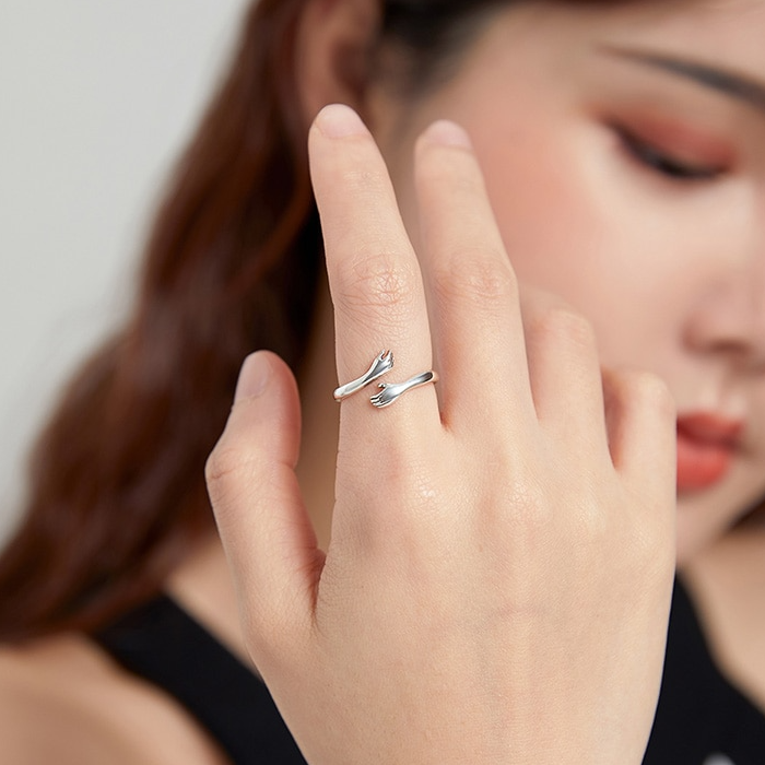 Bague Câlin d'Amour <titolo_esteso><span>en argent 925 plaqué or blanc ajustable avec étreinte et détail des mains</span></titolo_esteso> - Image 5