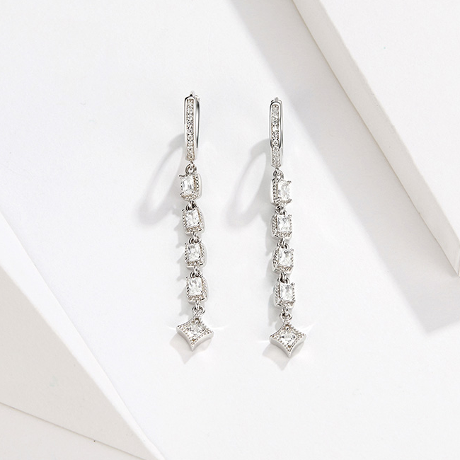 Boucles d'Oreilles Pendantes Brillantes <titolo_esteso><span>en argent 925 plaqué or blanc avec zircons blancs</span></titolo_esteso> - Image 3