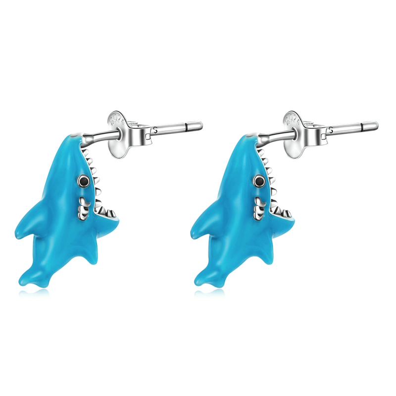 Boucles d'Oreilles Requins <titolo_esteso><span>en argent 925 plaqué or blanc émaillé à la main</span></titolo_esteso>
