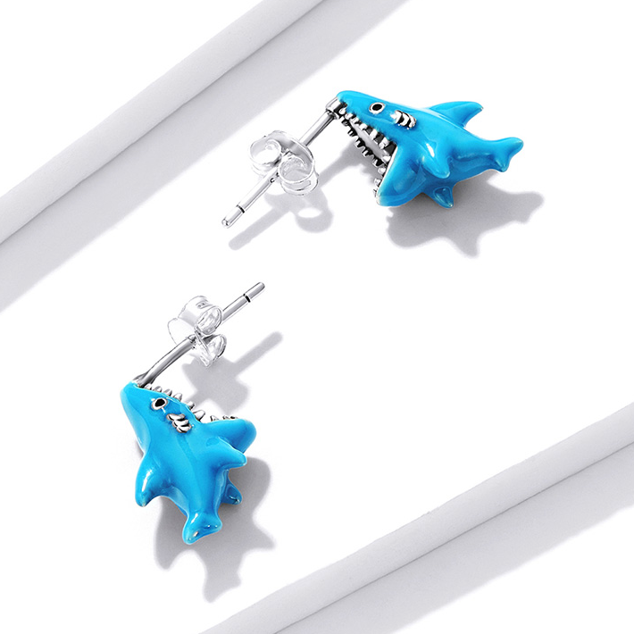 Boucles d'Oreilles Requins <titolo_esteso><span>en argent 925 plaqué or blanc émaillé à la main</span></titolo_esteso> - Image 4