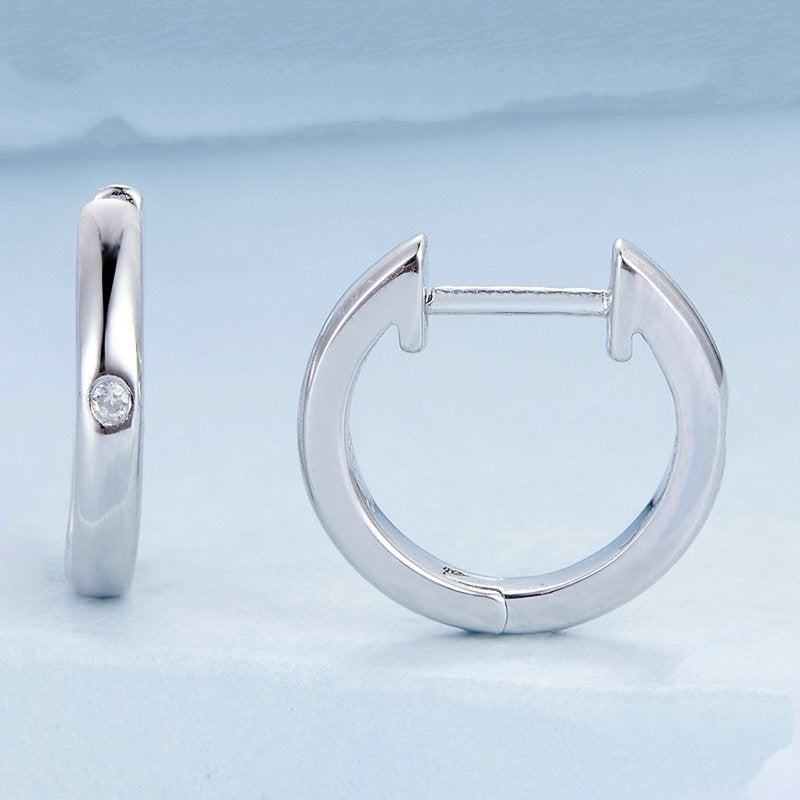 Boucles d'Oreilles Petit Créoles Lisses <titolo_esteso><span>en argent 925 plaqué or blanc avec zircons blancs</span></titolo_esteso> - Image 3