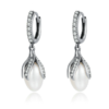 Boucles d’Oreilles Créoles Pendentif Perles <titolo_esteso><span>en argent 925 plaqué or blanc avec zircons blancs</span></titolo_esteso>