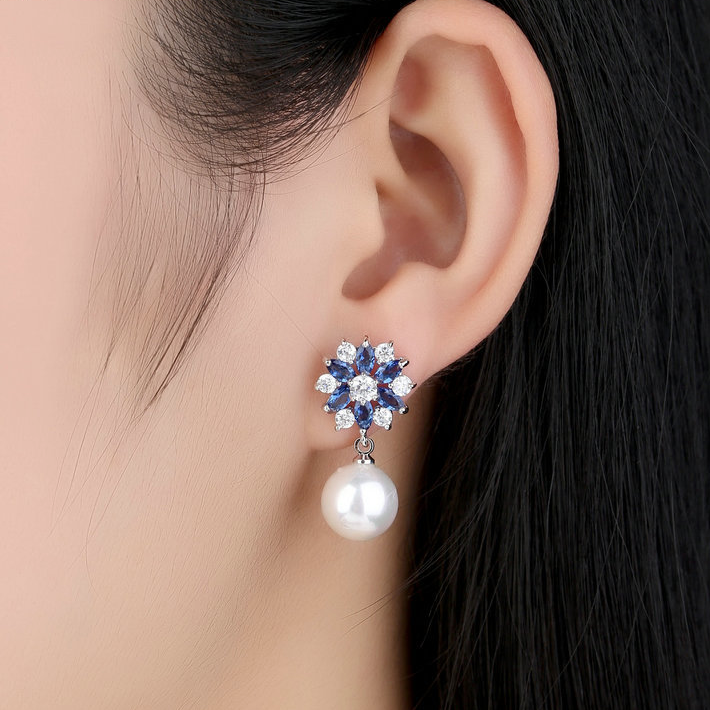 Boucles d'Oreilles Flocon de Neige avec Perles <titolo_esteso><span>en argent 925 plaqué or blanc avec zircons blancs et bleus</span></titolo_esteso> - Image 2