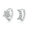 Boucles d’Oreilles Créoles Lune et Étoile <titolo_esteso><span>en argent 925 plaqué or blanc avec zircons blancs</span></titolo_esteso>