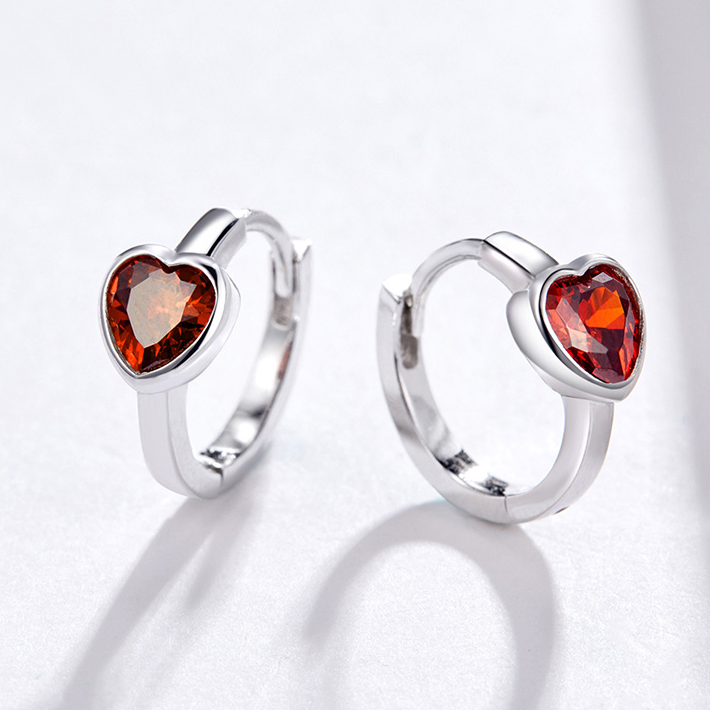 [OOS] Boucles d’Oreilles Créoles Coeurs en argent 925 plaqué or blanc avec zircons rouges - Photo 3