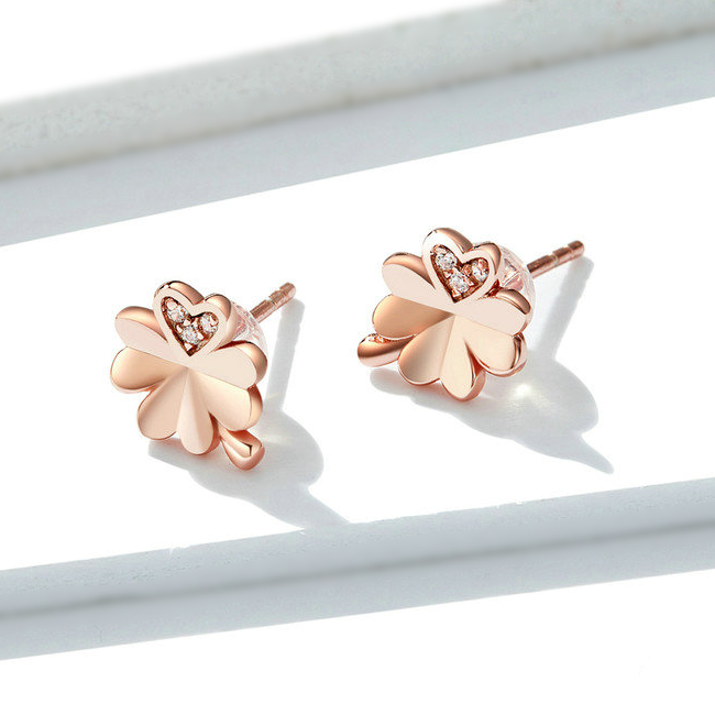 Boucles d'Oreilles Trèfle à Quatre Feuilles <titolo_esteso><span>en argent 925 plaqué or rose avec zircons blancs</span></titolo_esteso> - Image 4