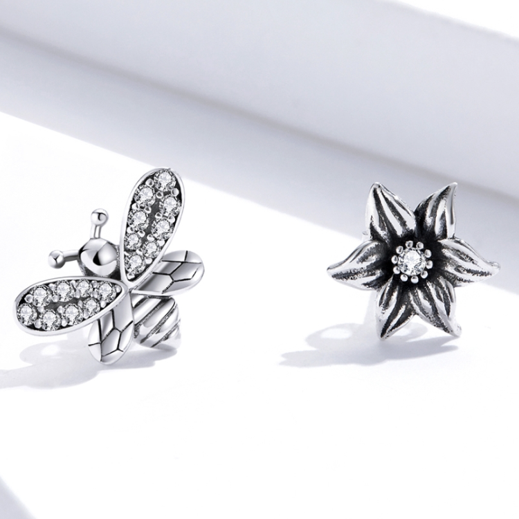 Boucles d'Oreilles Abeille et Fleur <titolo_esteso><span>en argent 925 plaqué or blanc avec zircons blancs</span></titolo_esteso> - Image 3