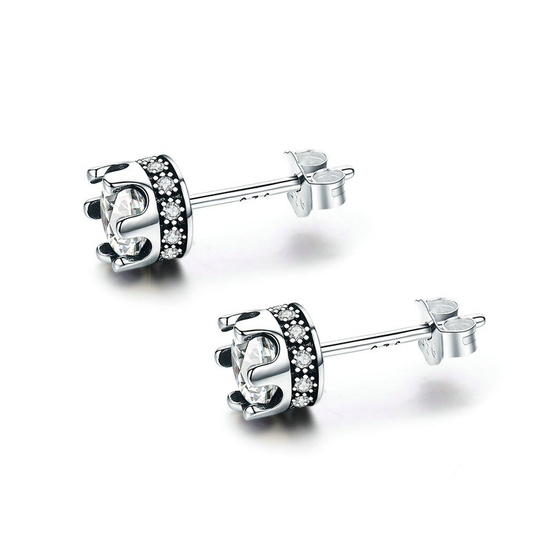 Boucles D’oreilles Couronne Point Lumineux <titolo_esteso><span>en argent 925 plaqué or blanc avec zircons blancs</span></titolo_esteso>