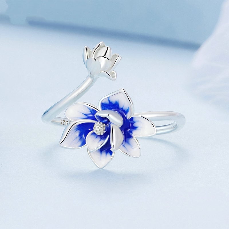 Bague Fleur de Lotus <titolo_esteso><span>en argent 925 plaqué or blanc ajustable émaillé à la main</span></titolo_esteso> - Image 5