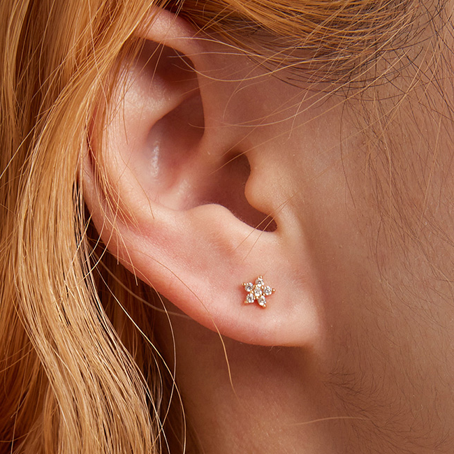 Boucles d’Oreilles Fleurs Scintillantes <myopt><span>Puces en Argent Sterling 925 plaqué or jaune avec zircons blancs</span></myopt> - Image 2
