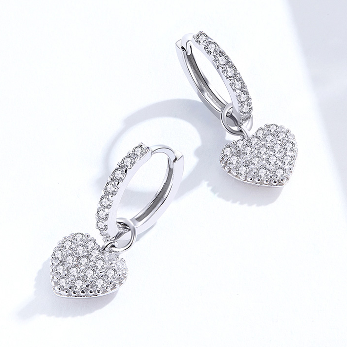 Boucles d’Oreilles Créoles avec Coeurs <titolo_esteso><span>en argent 925 plaqué or blanc avec zircons blancs</span></titolo_esteso> - Image 5