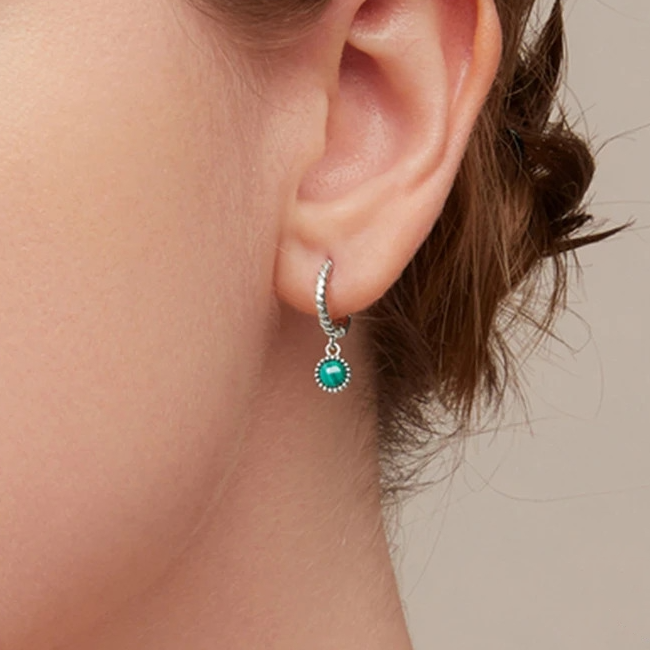 Boucles d’Oreilles Créoles Pendentif Malachite <titolo_esteso><span>en argent 925 plaqué or blanc avec zircons violets</span></titolo_esteso> - Image 2