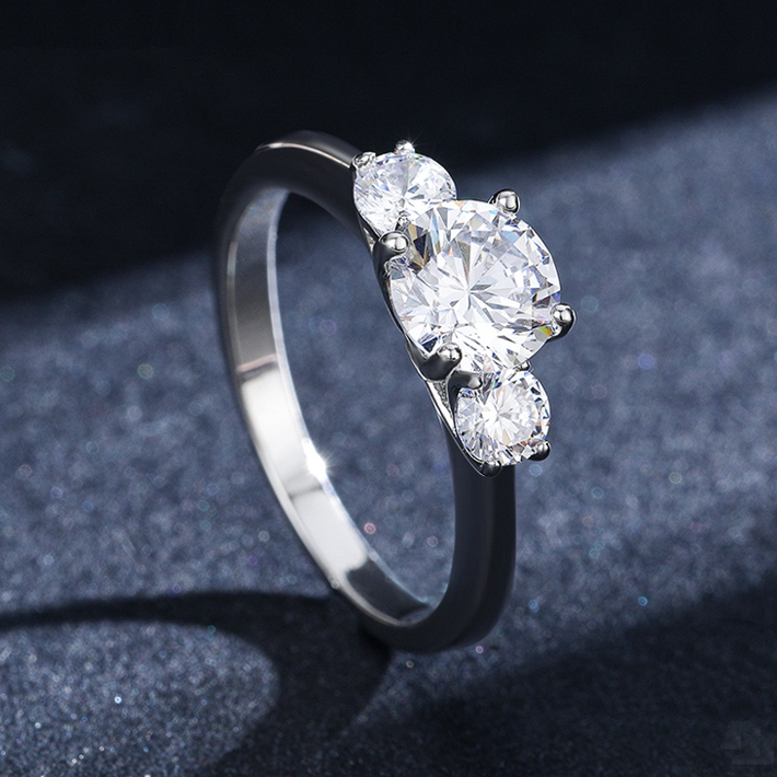 Bague Trilogie <titolo_esteso><span>en argent 925 plaqué or blanc avec zircons blancs</span></titolo_esteso> - Image 4