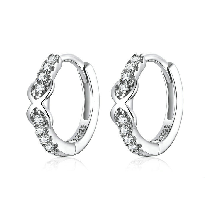 Boucles d’Oreilles Créoles Infini <titolo_esteso><span>en argent 925 plaqué or blanc avec zircons blancs</span></titolo_esteso>