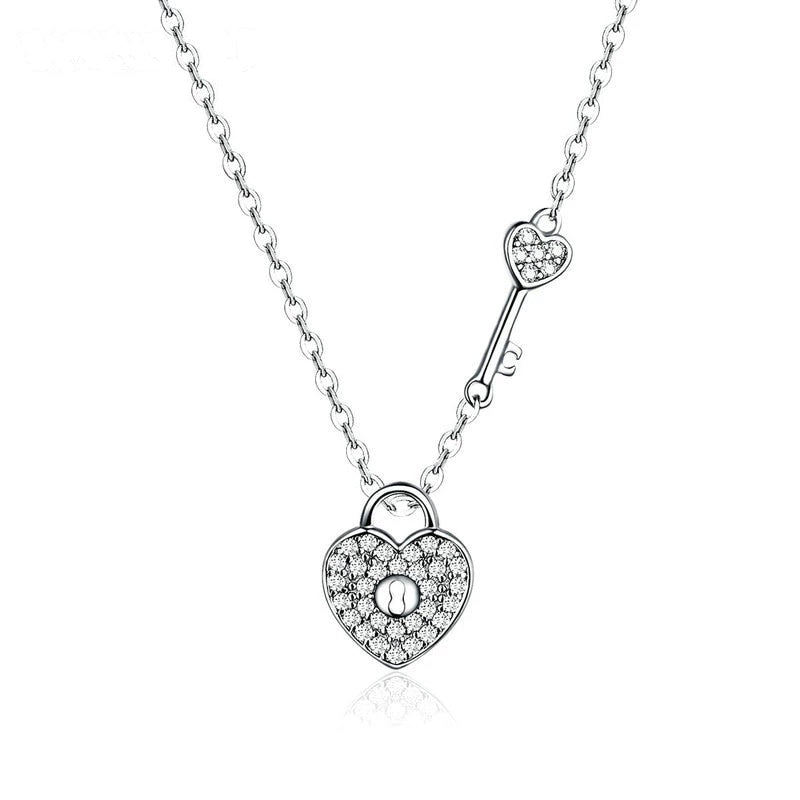 Collier Clé et Cadenas Coeur <titolo_esteso><span>en argent 925 plaqué or blanc ajustable avec zircon blanc</span></titolo_esteso>