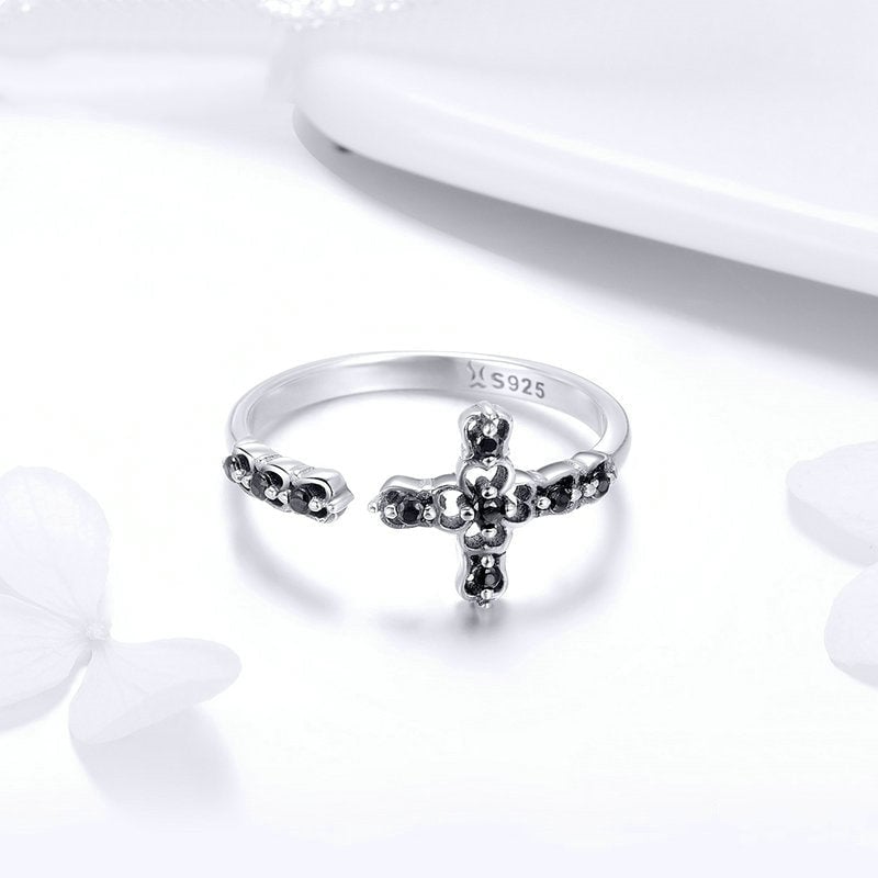 Bague Croix <titolo_esteso><span>en argent 925 plaqué or blanc ajustable avec zircons noirs</span></titolo_esteso> - Image 4
