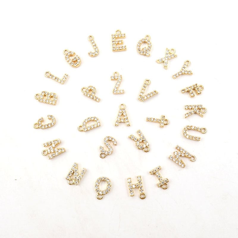 Collier Lettre Initiale <titolo_esteso><span>en acier inoxydable plaqué or jaune avec zircons blancs</span></titolo_esteso> - Image 3