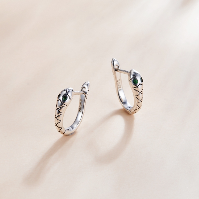 Boucles d'Oreilles Serpent <titolo_esteso><span>en argent 925 plaqué or blanc avec zircons verts</span></titolo_esteso> - Image 3
